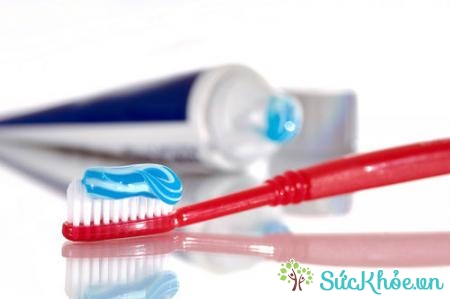 Kem đánh răng giúp trị mụn hiệu quả