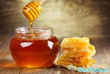 Sử dụng thuốc nhỏ mắt làm từ mật ong sẽ giảm căng thẳng cho mắt
