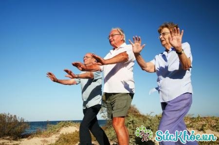 Bài tập thể dục cho người cao tuổi giúp chống lại bệnh tật