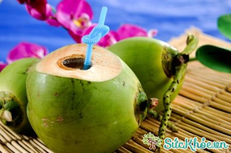 Nước dừa giúp giảm nhiệt những ngày hè oi bức