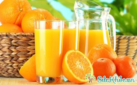 Nước cam là đồ uống giải nhiệt cực hữu ích cho mùa hè