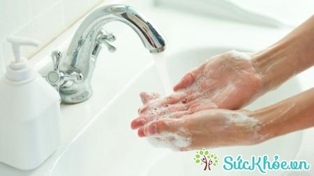 Rửa tay trước và sau khi ăn là biện pháp phòng kiết lỵ hiệu quả