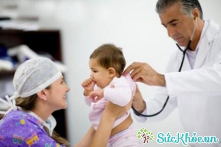 Trẻ sơ sinh dễ bị viêm phế quản phổi do nhiễm virus