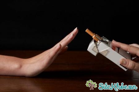Ngừng hút thuốc lá là cách phòng bệnh viêm phế quản mạn