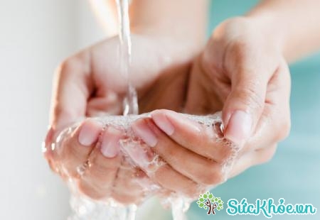 Rửa tay thật kỹ là cách phòng ngừa viêm dạ dày ruột cấp tính