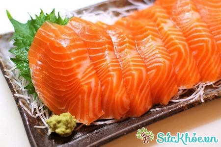 Cá hồi là thực phẩm tốt cho người viêm đại tràng do cá hồi giàu omega - 3