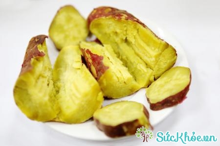 Ăn khoai lang luộc là cách chữa táo bón bằng khoai lang hiệu quả