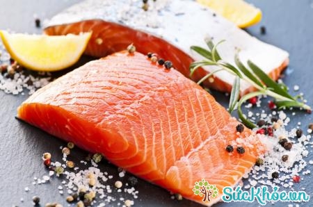 Trong cá béo thường chứa rất nhiều vitamin D