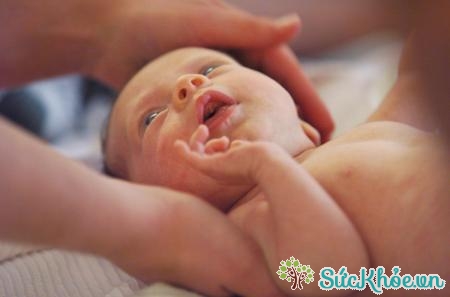 Hạ đường huyết ở trẻ sơ sinh có thể là do di truyền bẩm sinh