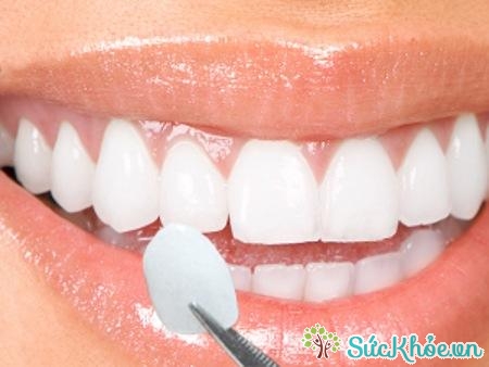 Nếu răng mọc thẳng, vẫn đóng vai trò ăn nhai thì sẽ được chỉ định bọc răng sứ