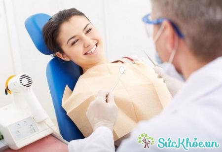 Giai đoạn trước khi răng khôn nhú bạn nên đến phòng khám hỏi ý kiến bác sĩ
