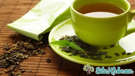 Uống trà xanh hoặc chiết xuất từ trà xanh cũng rất có lợi