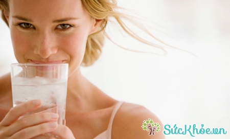 Uống nhiều nước là thói quen tốt cân bằng cơ thể
