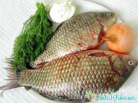 Cá chép hầm ngải cứu có tác dụng tốt cho việc ôn kinh