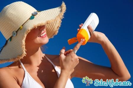 Sử dụng kem chống nắng hàng ngày là cách phòng chống ung thư da hiệu quả