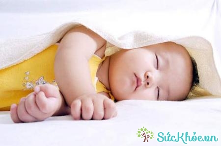 Ở trẻ sơ sinh hay có thói quen ngủ gà khi mắc bệnh