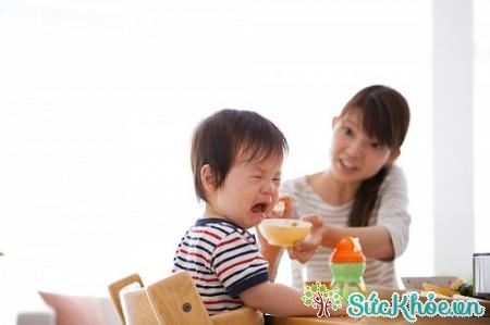 Trẻ sẽ gặp khó khăn khi ăn các loại thức ăn