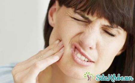 Viêm tủy răng mạn tính cơn đau có thể lan xuống mặt