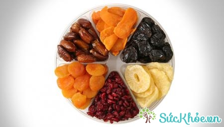 Hoa quả sấy khô là một trong những thực phẩm hàng đầu giúp bạn lên cân mà an toàn
