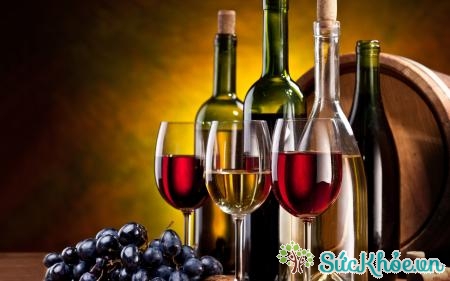Tác động lên hệ thần kinh trung ương của Mephenesin có thể gia tăng bởi rượu
