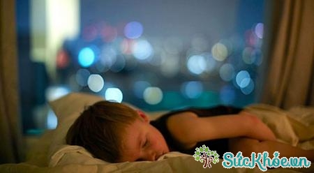 Bật đèn ngủ có thể làm suy giảm hệ thống miễn dịch ở trẻ