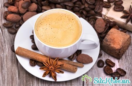 Café nóng vị quế có tác dụng làm ấm cơ thể trong những ngày lạnh giá
