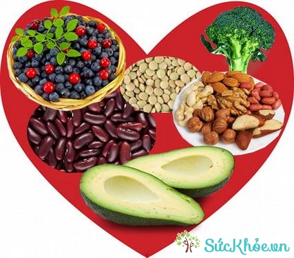 Người bệnh tim nên ăn nhiều trái cây, rau tươi, ngũ cốc nguyên hạt...