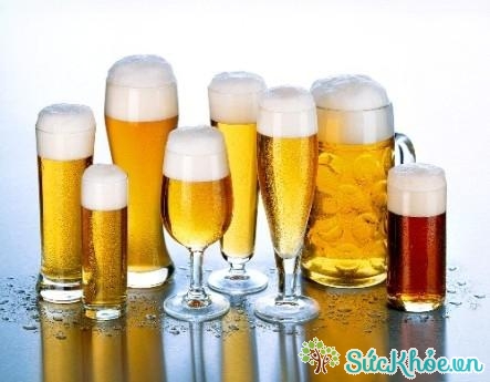 Lạm dụng rượu bia sẽ gây giảm việc tiết testosterone làm teo tinh hoàn
