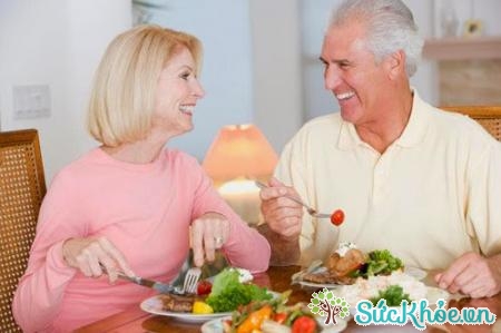 Hạn chế khẩu phần ăn có tác dụng rõ rệt ngăn ngừa chứng điếc ở người cao tuổi