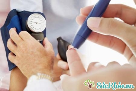 Tăng đường huyết là một tác dụng phụ khi dùng thuốc