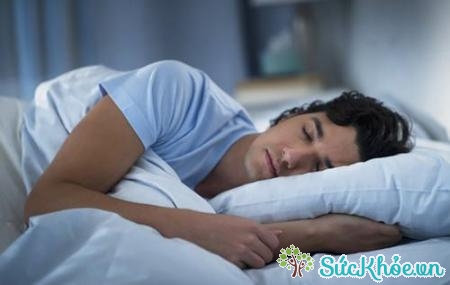 Làm lạnh phòng trước khi ngủ giúp người dùng có cảm giác thoải mái và dễ ngủ hơn