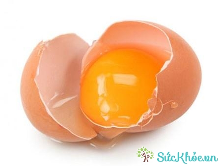 Trứng gà là thực phẩm rất giàu protein, vitamin và khoáng chất rất cần thiết cho sự phát triển của trẻ
