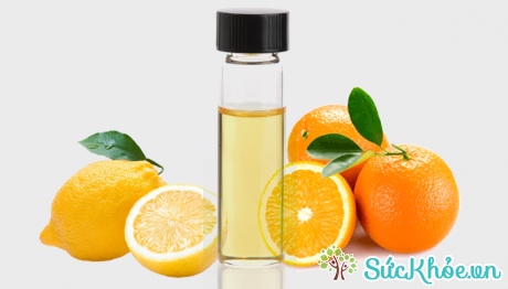 Tinh dầu cam có mùi ngọt ngào, nhẹ dịu, có thể làm giảm sự căng thẳng và dịu cơn đau cơ bắp