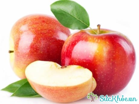 Táo: Một quả táo trung bình chứa 4,4 gam chất xơ, hàm lượng chất xơ trong táo hỗ trợ giảm cân hiệu quả, làm sạch hệ tiêu hóa và ngăn ngừa táo bón.