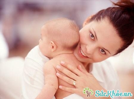 Với người mang thai cho con bú: corticoid gây hại thai, tiết vào sữa gây hại trẻ bú