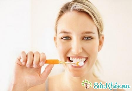 Vệ sinh răng miệng tốt để hạn chế nấm miệng