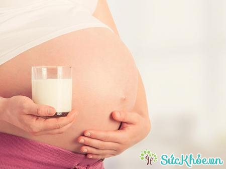 Phụ nữ mang thai nên uống sữa bầu để cung cấp đầy đủ dưỡng chất