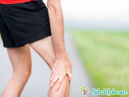 Bạn bị đau chân nhiều hơn vào mùa đông vì bạn có xu hướng liên hệ nó với vấn đề khớp hoặc xương