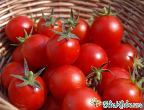 Không nên ăn cà chua trước bữa ăn để tránh đau bụng, đầy hơi,...