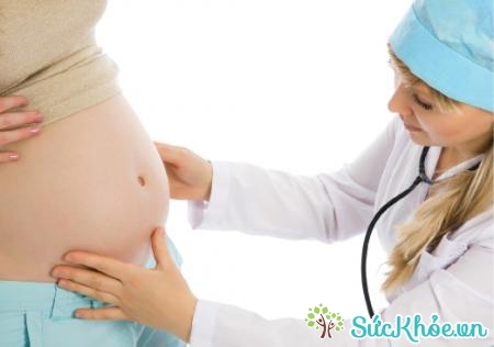 Mang thai ngoài tử cung có biểu hiện như rong kinh