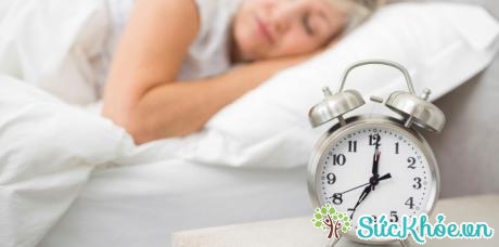 Hãy ngủ đủ 7 - 8 tiếng trong một đêm để giảm stress