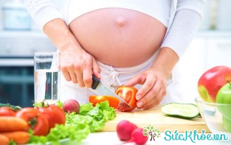 Mẹ ăn uống kém khi có thai sẽ sinh ra con nhẹ cân