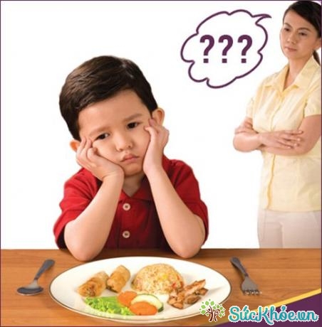 Suy dinh dưỡng thể thấp còi ở trẻ có thể do cha mẹ thiếu kiến thức nuôi con