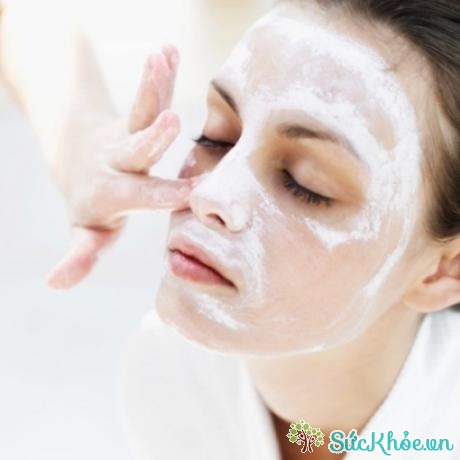 Cách làm đẹp da từ sữa tươi giúp dưỡng ẩm và tái tạo da
