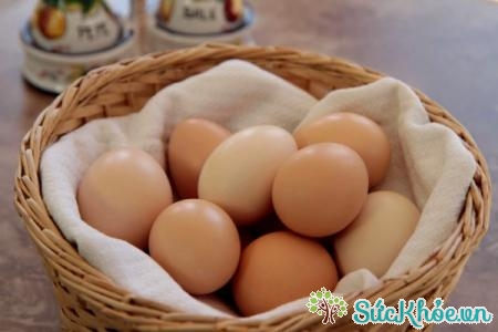 Thịt gà và trứng có thể ngăn ngừa rụng tóc