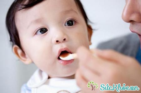 Đừng cố ép trẻ ăn khi trẻ không đói