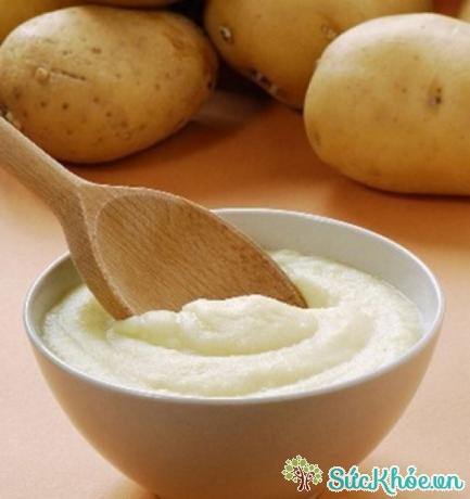Cách làm trắng da tại nhà bằng sữa tươi và khoai tây