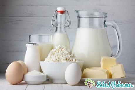 Mẹ bầu cần bổ sung canxi từ sữa và các sản phẩm từ sữa