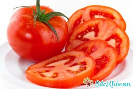 Cà chua chứa rất ít carbohydrate nên giúp làm giảm lượng đường trong máu