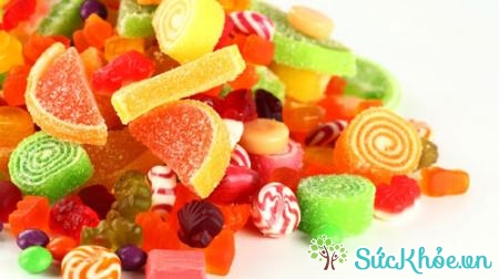 Hạn chế đồ ăn ngọt để không làm tăng đường huyết đột ngột